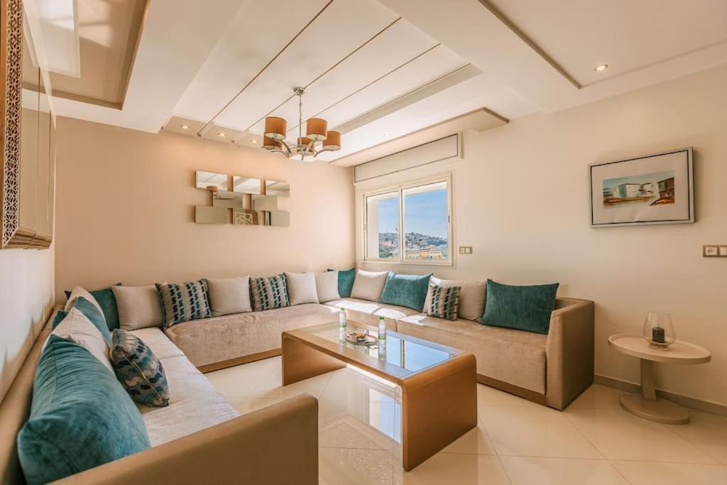 Central 2-Bedrooms Near Beach & Dining 丹吉尔 外观 照片