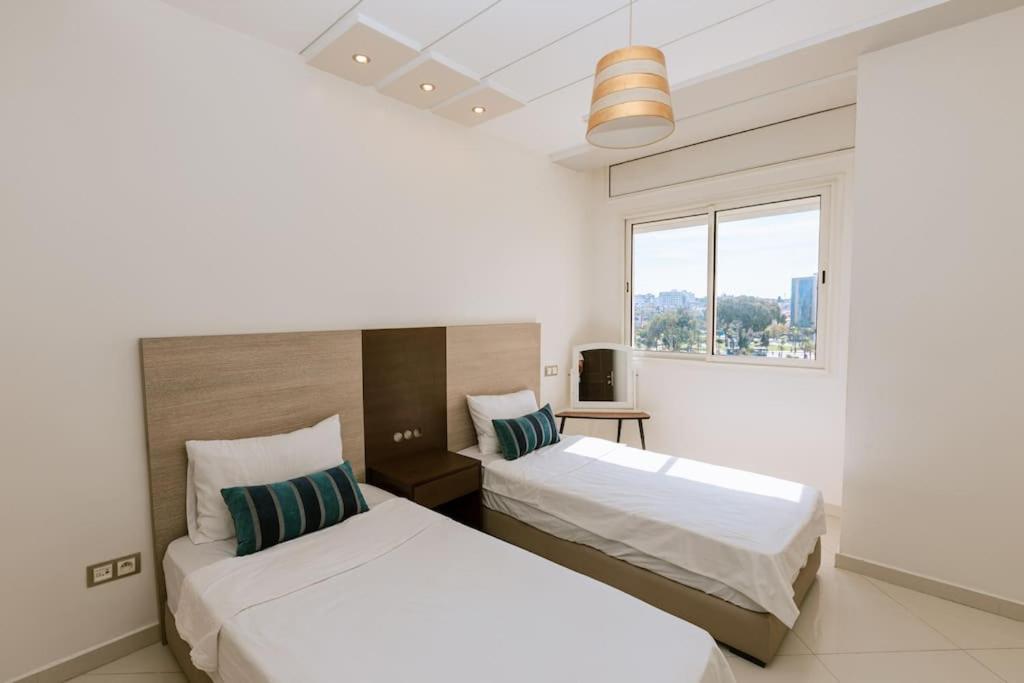 Central 2-Bedrooms Near Beach & Dining 丹吉尔 外观 照片