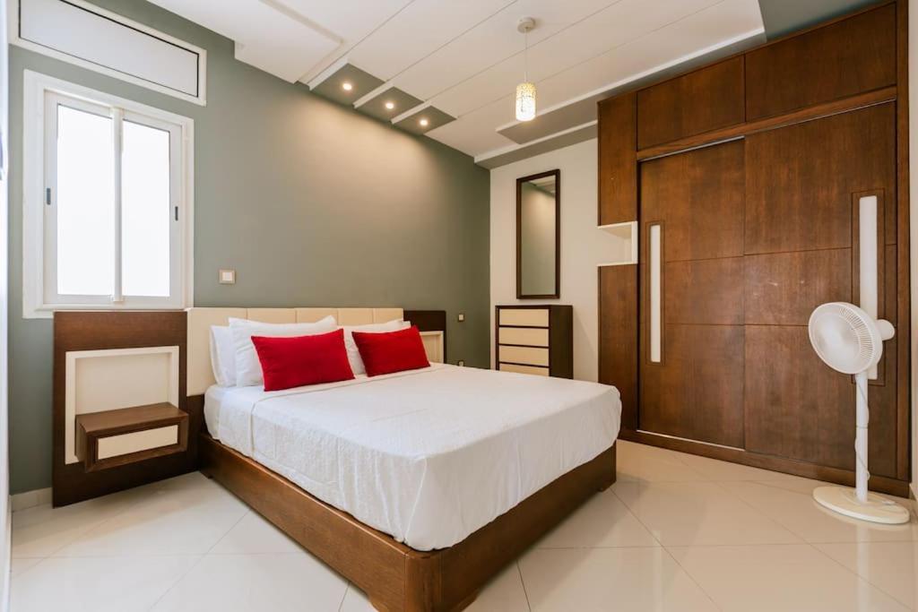 Central 2-Bedrooms Near Beach & Dining 丹吉尔 外观 照片