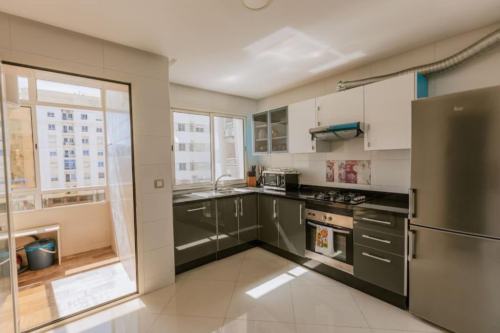 Central 2-Bedrooms Near Beach & Dining 丹吉尔 外观 照片